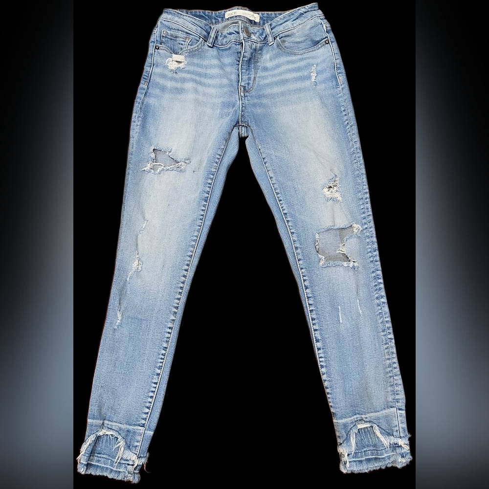 BKE Stella Mid-Rise Slim Fit Jeans In A Light Wash. Women's Size 26